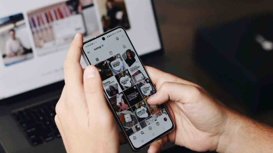 Person using their smartphone (Image: Unsplash | SumUp)